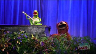 Kermit and Rowlf sing quotRainbow Connectionquot at the 2011 D23 Expo [upl. by Supen]